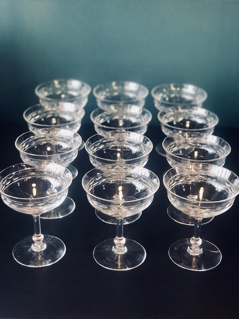 12 coupes à champagne en cristal