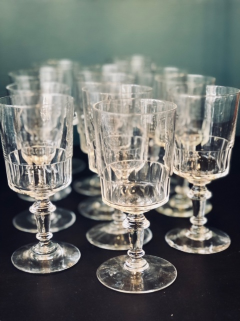 12 verres à pieds anciens