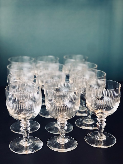 12  verres à vin ancien pieds balustre