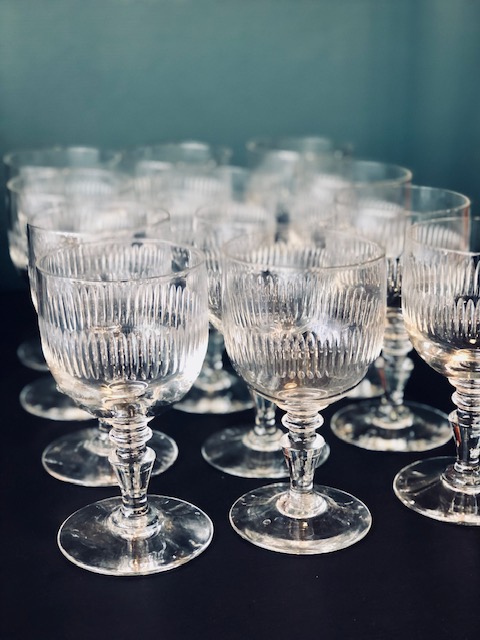 12  verres à vin ancien pieds balustre