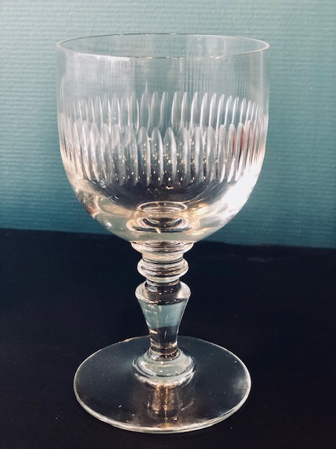 12  verres à vin ancien pieds balustre