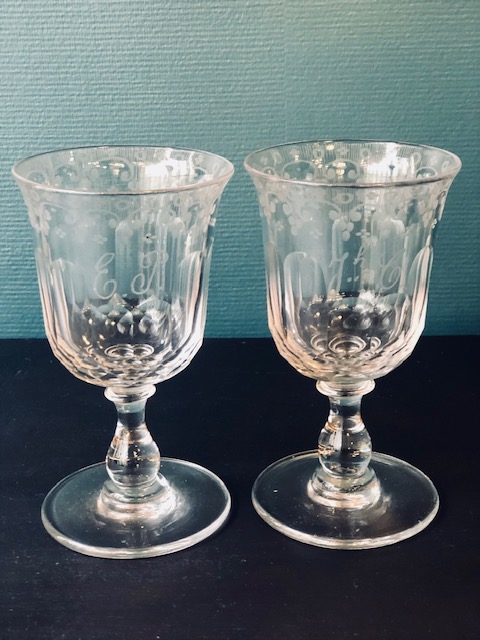 2 verres gravés avec initiales