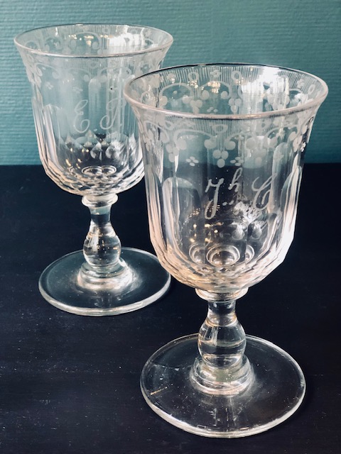 2 verres gravés avec initiales