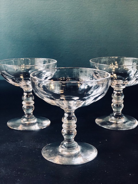 3 coupes à champagne en cristal