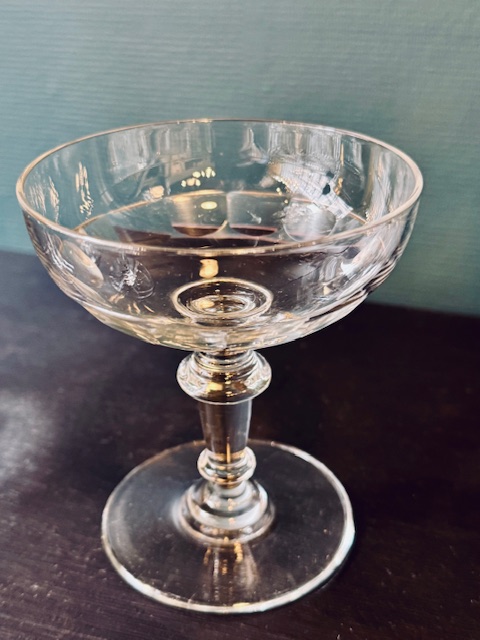 5 coupes à champagne en verre taillé 