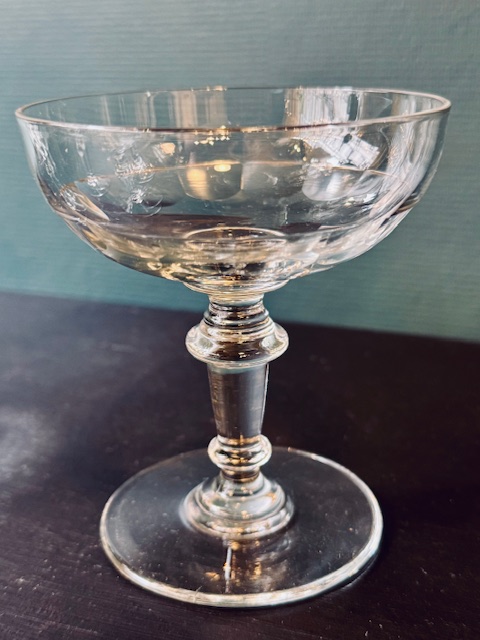 5 coupes à champagne en verre taillé 