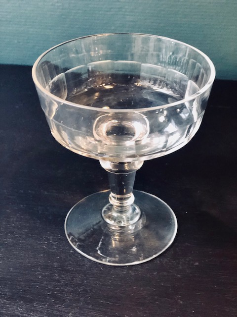 6 coupes à champgne en verre ancien