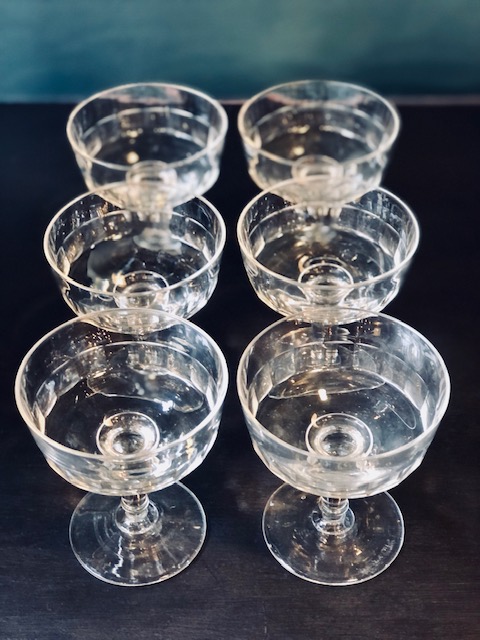 6 coupes à champgne en verre ancien