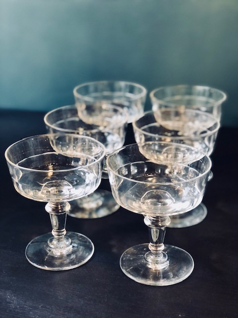 6 coupes à champgne en verre ancien