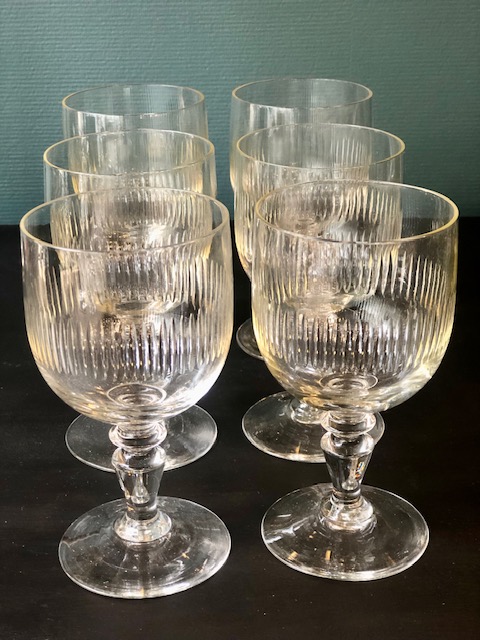 6 verres ballon ciselés à pied balustre